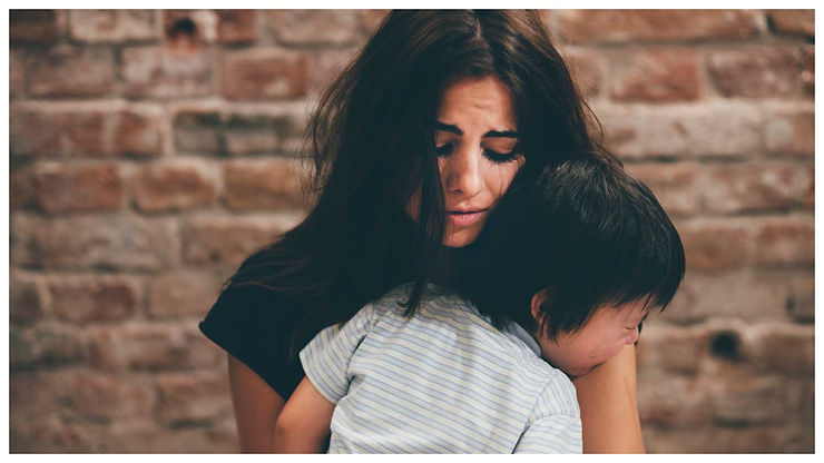 An overwhelmed mother feeling mom guilt for her actions and the way she handled her anxiety and overwhelm. Marble Wellness offers therapy for Maternal Mental Health, Postpartum Depression, Anxiety and much more. Marble Wellness is located in Ballwin, MO 63011. 