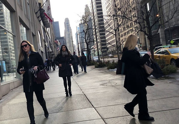 People walking on the sidewalks of chicago, il looking stressed. Marble Wellness is located in Chicago IL and offers therapy to working professionals feeling burnt-out.