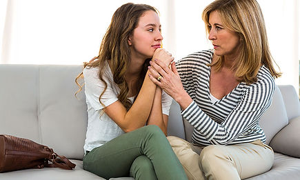 A young teen girl on the couch at home asking her mother for advice and help. Marble Wellness specializes in Teen Counseling. Marble Wellness is located in STL.