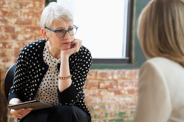A therapist in St. Louis listens to her client. Women in Missouri and Illinois can find a therapist at Marble Wellness in Ballwin, MO 63011.