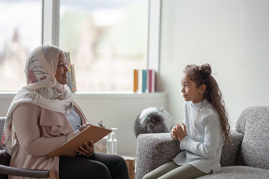 A child therapist meets with a young girl. Child therapy in St. Louis is a specialty of Marble Wellness, a counseling practice in Ballwin, MO. Marble Wellness offers therapy for kids, therapy for preteens, and therapy for teenagers.