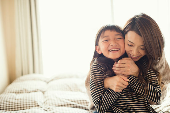 A mom hugs her young daughter. Parents and children of all ages can find mental health counseling at Marble Wellness, a therapy practice in West County, MO. Marble Wellness specializes in therapy for moms, therapy for men, child therapy, counseling for teenagers, and family therapy.