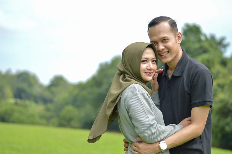 Picture of a couple at a park. Couples therapy in St. Louis can help you break free from conflict.  Couples and marriage therapy in St. Louis can also help you feel less like roommates and more like romantic partners again. Reach out today to get started!