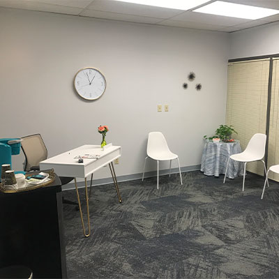 Photo of the waiting room at the Marble Wellness office in St. Louis.