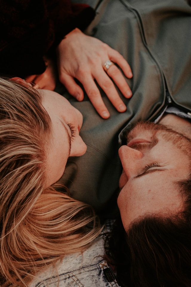 A couple snuggled up looking lovingly at each other. Couples and marriage therapy in St. Louis can help you connect on an intimate level with your partner.