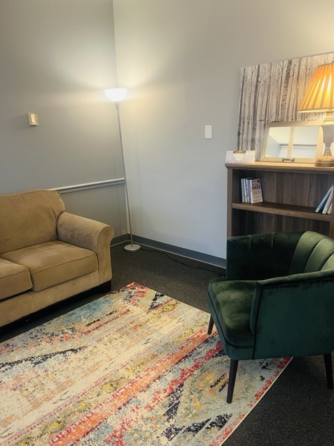 Therapy room at Lake St. Louis Maternal Mental Health Therapy Office. ou can now talk with an expert maternal mental health therapist serving Wentzville, Troy, O’Fallon, Cottleville, Weldon Spring, Defiance, Augusta, Marthasville, Warrenton, Foristell & beyond.