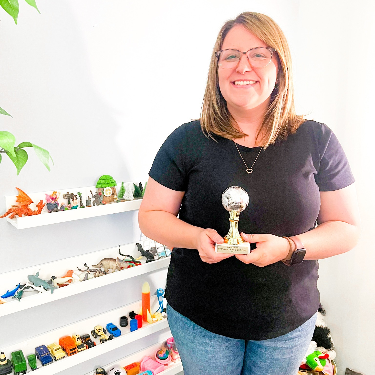 Ballwin Child Therapist Shayla Brosch with Play Therapy award.