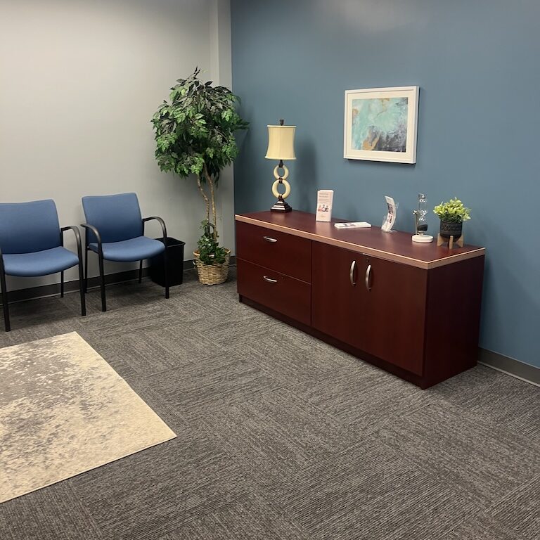 Photo of a therapy waiting room at the Marble Wellness office in St. Louis.